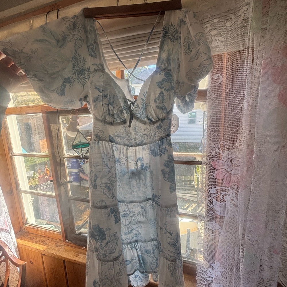 Elegant Backless Floral Dress in Blue and White